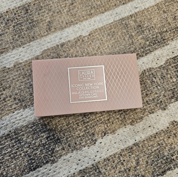 NEW Laura Geller Makeup Set with Eyeshadow, Brow Pencil, Matte Lip & Pouch - Picture 11 of 16